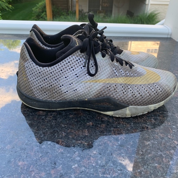 nike hyperlive